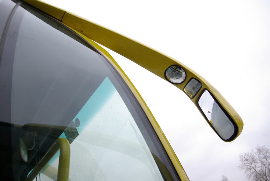 Автобус с юными футболистами перевернулся на трассе под Челябинском